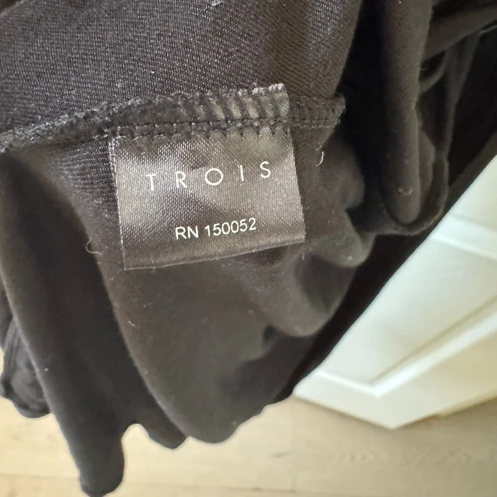 Trios long sleeve black dress scoop neck with slit size 0 - Picture 8 of 8